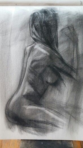 Compressed Charcoal Drawing, Life Drawing Model Female, Dark Charcoal Art, Charcoal Art Easy, Simple Charcoal Drawing, Live Figure Drawing, Live Model Drawing, Charcoal Figure Drawing, Coal Drawing