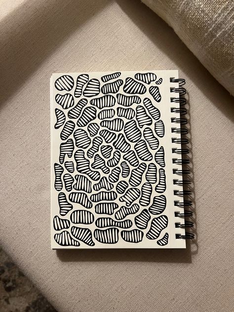 Repeating Pattern Doodles, Black And White Doodles Aesthetic Simple, Things To Doodle With Pen, Curvy Line Art Pattern, Cool Doodle Designs, Sketch Patterns Doodles, Pattern Doodles Simple, Abstract Doodle Ideas, Masculine Doodles