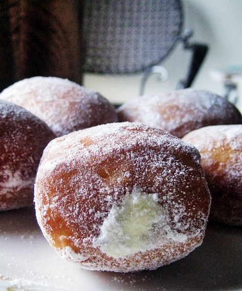 Cream Filled Donuts, Cream Donut, Donut Filling, Filled Donuts, Breakfast Sweets, Doughnut Recipe, Sweet Shop, Breakfast Bake, Donut Recipes