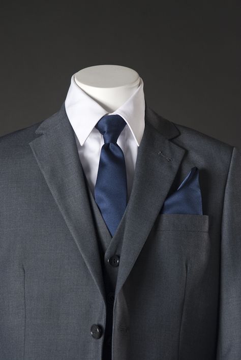 I like these colors - a nice dark grey suit and navy blue ties Dark Grey Suit With Navy Tie, Grey Suit Navy Tie Wedding, Dark Grey Suit Blue Tie, Grey Suit Blue Tie, Dark Grey Suit, Navy Groomsmen, Grey Tux, Formal Uniform, Prom Tux