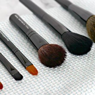 How To Clean Makeup Brushes Safely Clean Makeup Brushes, Diy Makeup Brush, Unicorn Makeup Brushes, Corned Beef Brisket, Makeup Brushes Guide, Tom Ford Makeup, Types Of Makeup, Makeup Brush Cleaner, Homemade Cleaning Products