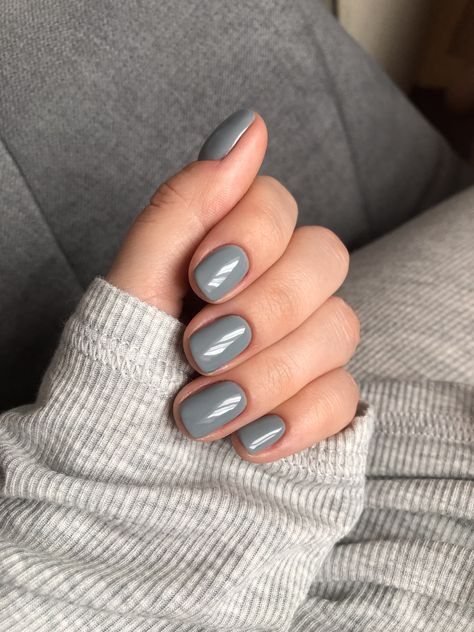 Simple Grey Nails Short, Nails Natural Color Ideas, Short Nails Ideas Grey, Grey Oval Nails, Fall Into Winter Nails, Gray Fall Nails Ideas, Grey Nails Short, Grey Fall Nails, Gray Fall Nails