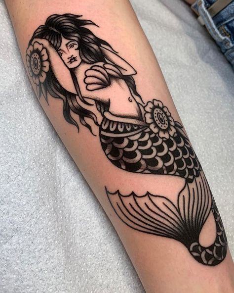 Trad Mermaid Tattoo, Traditional Mermaid Tattoos, Jessica O, Tattoo Mermaid, Siren Tattoo, Mermaid Tattoo Designs, Pin Up Girl Tattoo, Traditional Style Tattoo, Traditional Tattoo Sleeve