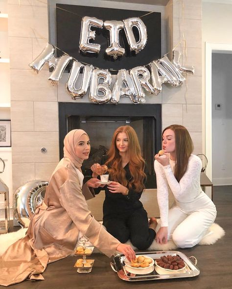 Ameena Core, Aid Mubarek, Eid Mubarak Outfit, Eid Celebration Ideas, Eid Decoration Ideas, Multicultural Fair, With Love Leena, Love Leena, Diy Eid Decorations