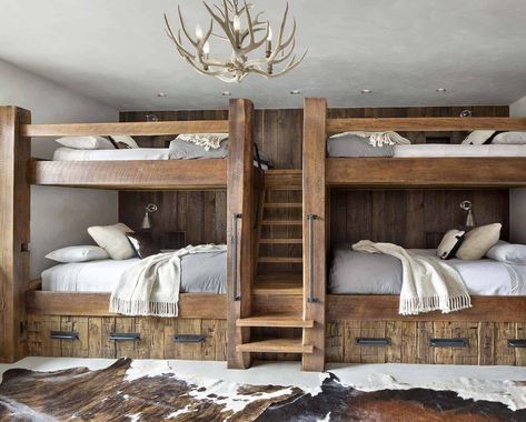 Modern-rustic home set amidst the grandeur of the Rocky Mountains Cowboy Bunkhouse Ideas, Bunk Beds Mountain Home, Modern Cabin Bunk Room, Ski Bunk Room, Mountain House Bunk Room, Guest Bedroom Ideas Cabin, Cabin Bunk Room Ideas, Ski House Bunk Room, Lodge Bunk Room