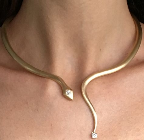 Gold and diamond snake necklace#jewelry#snake#martaoriani Snake Head Jewelry, Snake Accessories Aesthetic, Snake Jwellary, Snake Necklace Gold, Snake Jewelry Necklaces, Snake Outfits, Gold Snake Jewelry, Snake Jewellery, Gold Snake Necklace