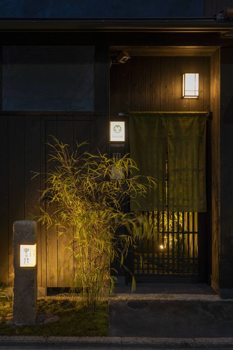 Ryokan Aesthetic, Sanjusangendo Temple, Japanese Townhouse, Japanese Facade, Japanese Machiya, Courtyard Restaurant, Machiya House, Loft Style Interior, Modern Japanese Style