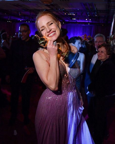 Jessica Chastain Oscar, Vanity Fair Party, Oscars 2022, Governors Ball, Donald Glover, Alycia Debnam Carey, Into The Night, Oscar Winners, Jessica Chastain