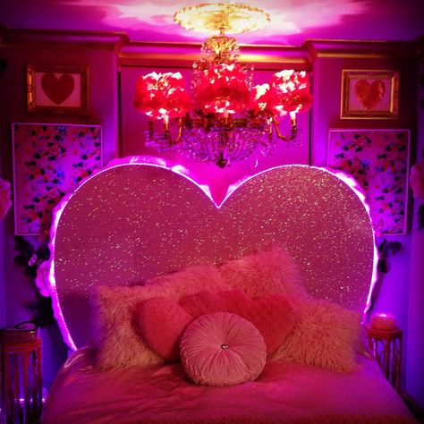 Pink And Red Bedroom Ideas, Heart Shaped Bed, Captains Quarters, Aesthetic Rooms, Dreamy Room, Pink Room, Room Inspiration Bedroom, Room Ideas Bedroom, Bedroom Aesthetic