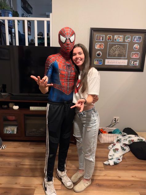 Mj And Spiderman Costume, Spiderman And Mj Costume, Spiderman And Mj, Spiderman Mj, Spiderman Costume, Couples Costumes, Parachute Pants, Spiderman, Halloween Costumes