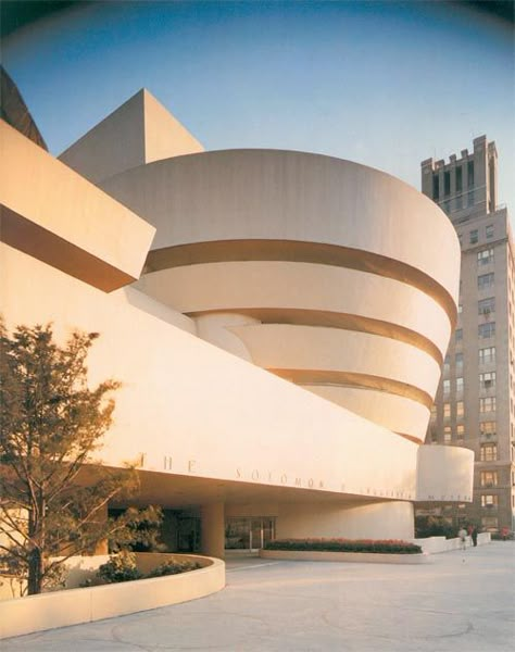 Guggenheim Museum by Frank Lloyd Wright architect, at New York, New York, 1956 to 1959. Frank Lloyd Wright Guggenheim, Frank Lloyd Wright Architecture, Frank Lloyd Wright Buildings, Architecture Collection, Tall Buildings, Walter Gropius, Frank Gehry, Guggenheim Museum, Organic Architecture