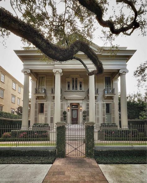 Greek Revival Home Exterior, Greek Houses Exterior, New Orleans Mansion, New Orleans Style Homes, New Orleans Garden District, Greek Revival Architecture, Southern Colonial, New Orleans Architecture, Greek Revival Home