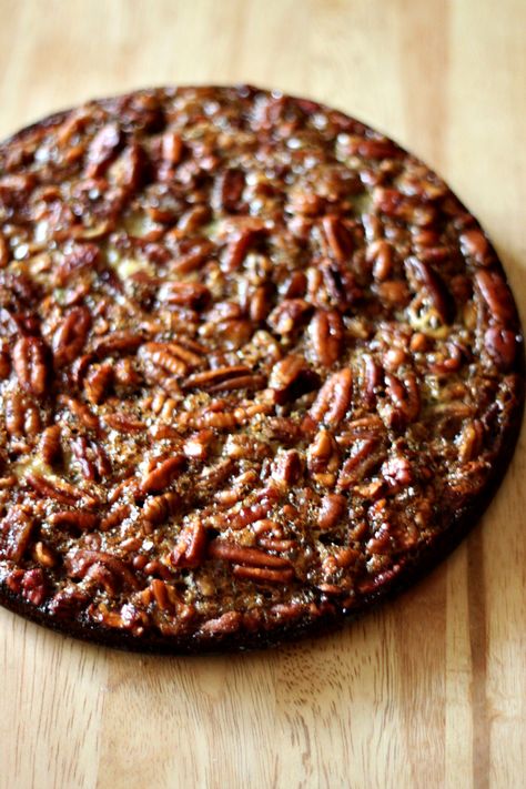 Pecan Torte, Pecan Torte Recipe, Vegan Pecan, Pecan Desserts, Passover Desserts, Torte Recipe, 5 Ingredient Recipes, Box Cake, Cookie Cake