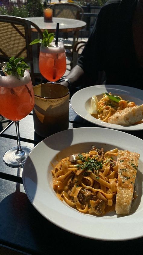 Italian Dinner For Two, Fake Lunch Story, Fake Dinner Story, Bistro Aesthetic, Food Instagram Story, Dinner Date Aesthetic, The Life I Want, Life I Want, Food Drinks Dessert