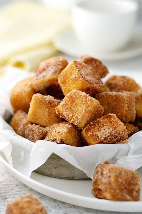 Cool and Easy Recipes For Teens to Make at Home - Cinnamon French Toast Bites - Fun Snacks, Simple Breakfasts, Lunch Ideas, Dinner and Dessert Recipe Tutorials - Teenagers Love These Fun Foods that Are Quick, Healthy and Delicious Ideas for Meals http://diyprojectsforteens.com/diy-recipes-teens Cinnamon French Toast Bites, Sweet French Toast, French Toast Bites, حلويات عربية, Pembuat Roti, Recipe For Teens, Cinnamon French Toast, Recipetin Eats, French Toast Recipe