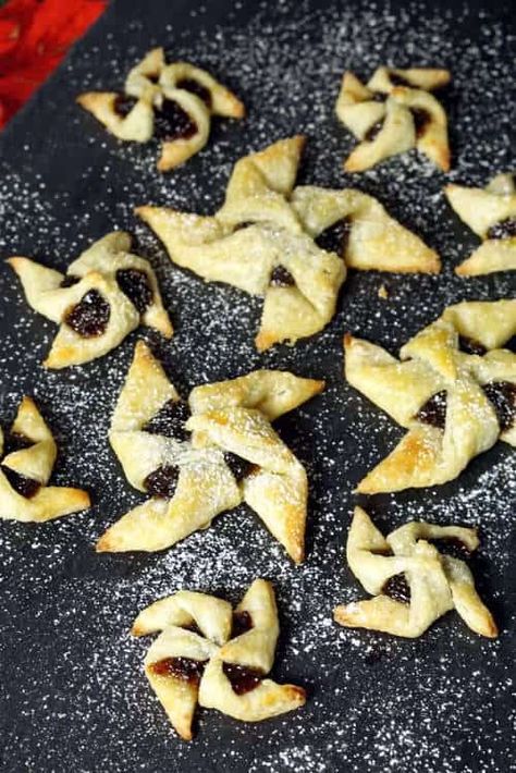 Joulutorttu pastry Christmas Star Cookies, Finnish Christmas, Finnish Recipes, Pinwheel Cookies, Scandinavian Food, Star Cookies, Christmas Dishes, Christmas Star, Homemade Cakes