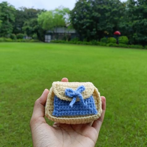 Mini pouch🎀 Hey guys! Super excited to share the first product from my small business—a cute little crocheted mini pouch! 🫶🏻 It’s perfect for carrying your tiny stuff like coins, lip balm, or keys. Each pouch is made with so much care, bringing that handmade vibe to your day-to-day. #smallbusiness #crochetlove #handmadewithcare #crochet #coquette #pouch #cute #crochetaddict #crochetlove #crochetedpouch #love #pretty #crovhetdesign #pastel #explorepage #foryoupage Pattern by : @chubbiesbya... Mini Pouch Crochet, Crochet Coin Pouch, Crochet Pencil Pouch, Crochet Coquette, Paper Box Diy, Tiny Stuff, Mini Pouch, Box Diy, Mini Pouches