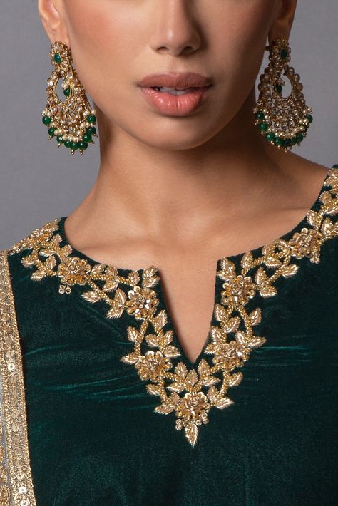 HOORIA A Beautifully embellished velvet shirt with detailed hand embroidery. Very fine Dabka, Nakshi and Kundan work. Paired with brocade pant and net dupatta with stunning sequins work. This sultry ensemble will make an exellent addition to your formals wardrobe. color: bottle green /gold Sizes: 34-50 EU size Delivery: Orders will be delivered after aprox. 2-3 weeks of placing order. In doubt about your size? click here Earrings in picture can be bought here