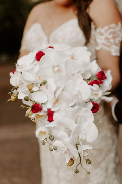 Red And White Bride Bouquet, Flow Bouquet, White And Red Wedding, Brazil Wedding, White Lily Bouquet, White Orchid Bouquet, Orchid Bridal Bouquets, Red Flower Bouquet, Orchid Bouquet Wedding