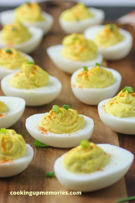 Easy Traditional Deviled Eggs (without vinegar) - Cooking Up Memories Devil Egg Recipe, Traditional Deviled Eggs, Cooking Hard Boiled Eggs, Egg Mayonnaise, Big Family Dinner, Making Hard Boiled Eggs, Deviled Eggs Recipe, Orange Chicken, Great Appetizers