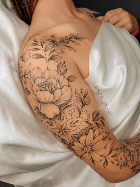 Floral e mandala ❤️ Mandela And Flower Tattoo Sleeve, Bicep Floral Tattoo Women, Upper Arm Floral Tattoos For Women, Sunflower Mandala Tattoo Sleeve, Upper Half Sleeve Tattoo For Women, Delicate Sleeve Tattoo For Women, Tattoo Botanica, Tight Tattoos, Plus Size Tattoo