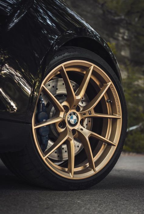 Copper Wheels Cars, Gold Wheels Cars, Bronze Wheels Cars, Bmw Rims Wheels, Alloy Wheels Design, Alloys Wheels, Burgundy Car, Custom Wheels Cars, Car Rims