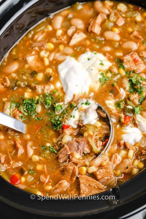 White Turkey Chili is a great way to feed a crowd! Serve at a potluck or a picnic, it will stay warm in the crock pot until you're ready to serve! #spendwithpennies #whiteturkeychili #recipe #maindish #healthy #easy White Turkey Chili Crockpot, Turkey Chili White, Recipes For Dinner Simple, Recipes For Kids Dinner, Kids Dinner Recipes, White Turkey Chili Recipe, Simple Cooking Recipes, Crockpot Dairy Free, Turkey Chili Recipe Crockpot