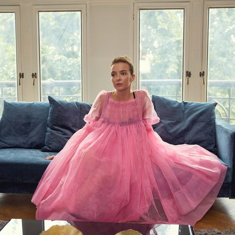 Costumer designer Phoebe de Gaye walks Vogue through the incredible outfits on BBC America’s Killing Eve. Eve Costume, Vestidos Color Rosa, Susan Sontag, Sandra Oh, Black Dahlia, Elizabeth Gillies, Jodie Comer, Killing Eve, Chris Pine