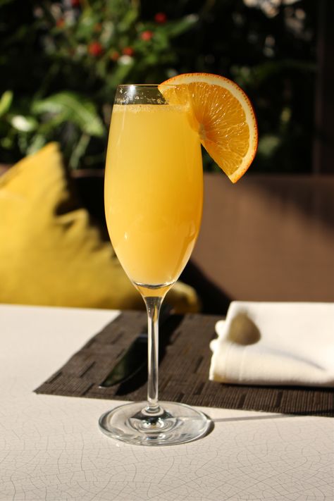 Show some <3 for bottomless mimosas! #brunch Brunch Mimosas Aesthetic, Mimosa Brunch Aesthetic, Mimosa Brunch Ideas, Mimosas Aesthetic, Mimosa Restaurant, Mimosa Aesthetic, Brunch Barcelona, Mimosas Brunch, Concept Hotel