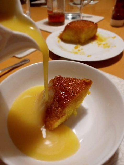 Syrup Sponge Pudding in the... - Needs a Slow Cooker Recipe Jam Sponge Pudding, Slow Cooker Roasted Potatoes, Syrup Sponge Pudding, Coconut Ice Recipe, Syrup Sponge, Chicken Soup Slow Cooker, Slow Cooker Cake, Boiled Fruit Cake, Sponge Pudding