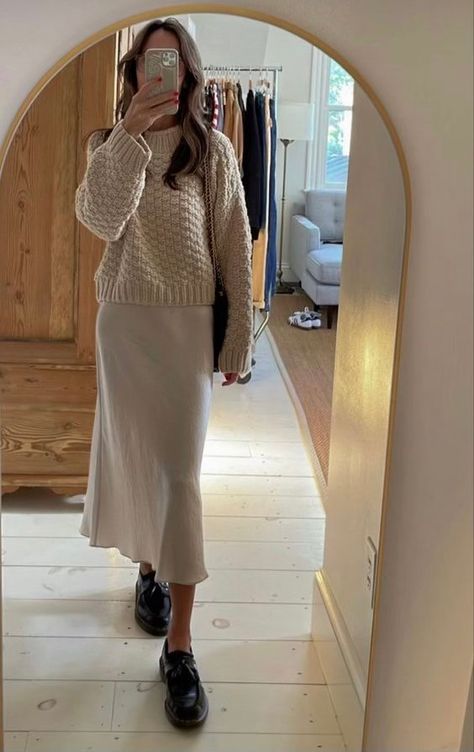 Modest Spring Outfits 2024, Modest Pregnancy Outfits, Teacher Dress Outfits, Mission Outfits, Growing And Glowing, Modest Spring Outfits, Church Fits, Pregnancy Style, 2024 Outfits