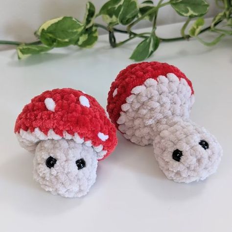 Crochet Mushie Pop Plushie | Soft Fidget Toy Popping Mushroom Crochet toys ideas #crochettoysideas #crochet #crochettoy #crochetpattern #crochetpatterns 2.20 Easy Crochet Animals, Crochet Mushroom, Crochet Birds, Crochet Bee, Crochet Design Pattern, Kawaii Crochet, Beginner Crochet Projects, So Satisfying, Quick Crochet