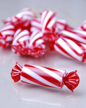 Wonka Candy, Candy Photography, Candy Beads, Candy Cane Lane, Peppermint Christmas, Peppermint Sticks, Candy Candy, White Candy, Candy Girl