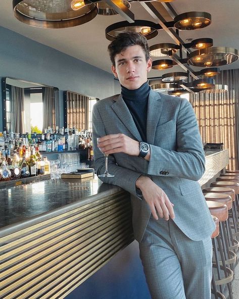 Xavier Serrano, Classy Outfits Men, Men Photography, Men Stylish Dress, Cool Outfits For Men, Stylish Mens Outfits, Photography Poses For Men, Aesthetic Guys, Men Fashion Casual Outfits