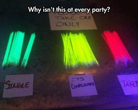 This should be at every party. Teen Party Games, Fun Sleepover Ideas, Fun Party Games, Teen Party, Memes Humor, Drinking Games, Best Part Of Me, Sweet 16, Party Games