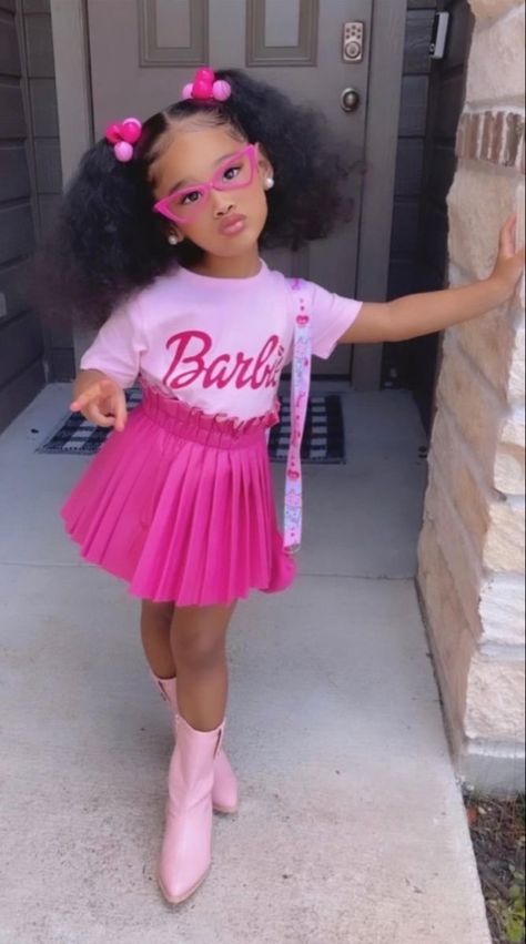 Mom And Daughter Barbie Outfit, Barbie Themed Birthday Party 4, Barbie Birthday Outfit Mom, Barbie Birthday Hairstyle, Barbie Theme Birthday Party Ideas, Barbie Outfits Birthday, Third Birthday Barbie Theme, Barbie Bday Outfit, Barbie Birthday Picture Ideas