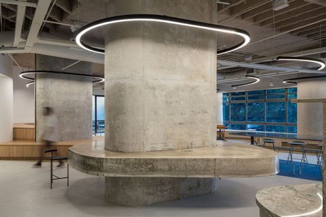 Gallery of Heartman Offices / Pitá Arquitetura - 1 Column Seating, Historical Building Renovation, Tiered Seating, Building Renovation, Modern Office Design, Column Design, Oscar Niemeyer, Landscape And Urbanism, Chicago Architecture