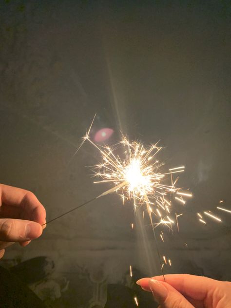 Couples Watching Fireworks, Fireworks Couple, Sparkle Sticks, Love Fireworks, Sparklers Fireworks, Fireworks Pictures, July Ideas, Driving Pictures, Christmas Couple