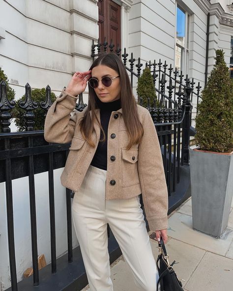 Can’t get enough of this shacket 🤎 | Instagram Cropped Shacket Outfit, 2023 Jackets, Shacket Outfit Women, Old Money Chic, Cropped Shacket, Shacket Outfit, Elegant Jacket, Mode Casual, Cute Jackets