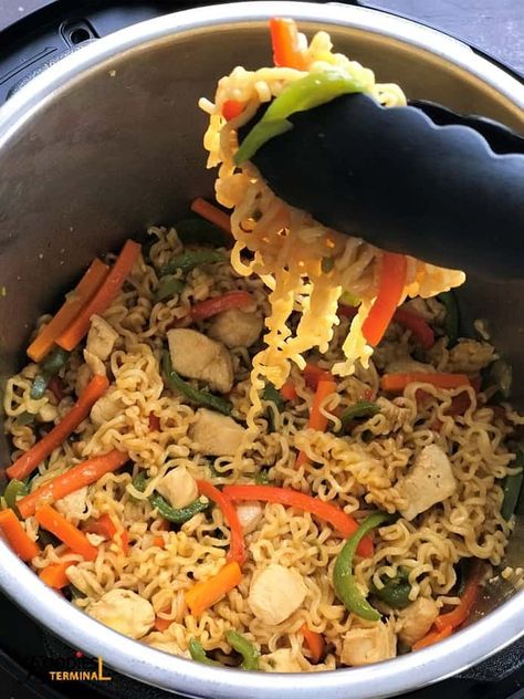 Instant Pot Ramen Stir Fry (10 min Ramen Stir Fry) » Foodies Terminal Chicken Ramen Stir Fry, Instant Pot Ramen, Maruchan Ramen, Cauliflower Mushroom, Ramen Stir Fry, Easy Ramen, Noodles Chicken, Chicken Ramen, Chicken Veggies