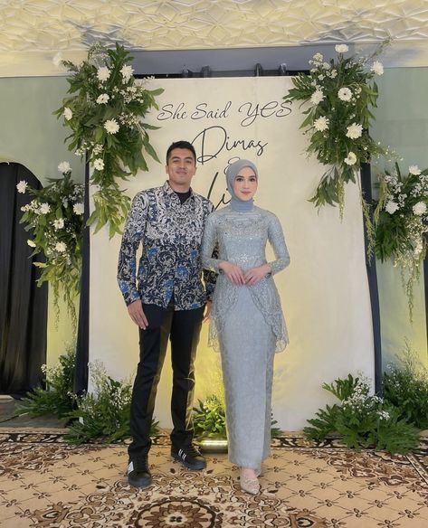 Kebaya Modern Hijab Lamaran, Kebaya Engagement Hijab, Model Kebaya Modern Hijab, Kebaya Wisuda Hijab, Kebaya Lamaran, Model Dress Kebaya, Batik Dress Modern, Nikah Outfit, Kebaya Wedding