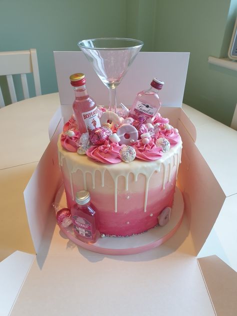 18th Birthday Cake With Alcohol Bottles, Sweets Birthday Cake, 18th Birthday Party Food, 21 Birthday Cake Aesthetic, Majorat Ideas, Cake 18th Birthday Girl, 18th Birthday Cake Girl, 18th Bday Cake Ideas, Pink 18th Birthday Cake