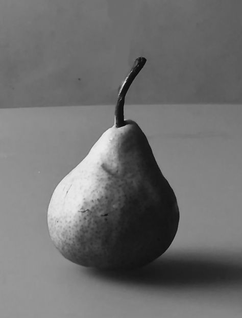 High Contrast Photography Objects, Objects Reference Photos, Black And White Reference Photos Objects, Light And Shadow Drawing Study, Black And White Still Life Photography, Still Life Photography Black And White, Objects Black And White, Fruit Black And White, Black And White Still Life