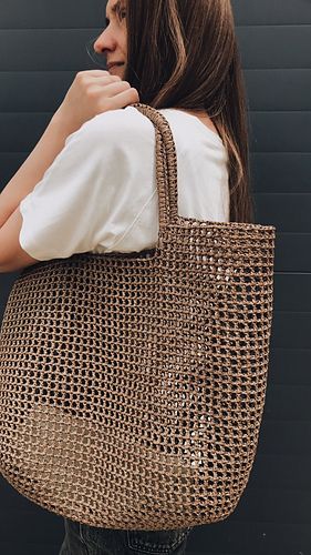 Raffia Net Bag pattern by Julia Kuznetsova Bag Shapes, Modern Crochet Blanket, Tote Bag Pattern Free, Raffia Crochet, Bags 2024, Bag Pattern Free, Net Bag, Raffia Bag, Modern Crochet