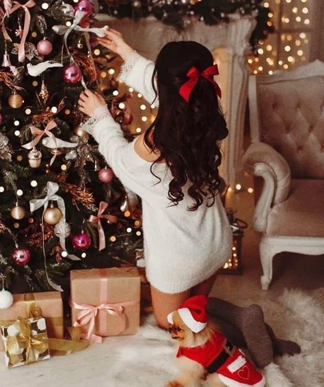 Christmas Photoshoot Home Ideas, Christmas Pfps Aesthetic, Christmas Photoshoot Outfits, Christmas Pfp Aesthetic, Christmas Costume Ideas, Christmas Dress Ideas, Christmas Dress Girl, Christmas Tree Photoshoot, Christmas Dress Party