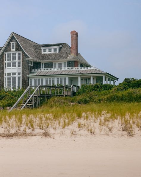 #hamptons #easthampton #hamptonbeach #ocean #atlantic #oceanatlantic #chanel #gucci #america #americanstyle 🇺🇸 The Hamptons Aesthetic, Beach Hamptons, Summer People, Hamptons Beach House, Hamptons Aesthetic, Hamptons Beach, Hamptons Summer, Hampton Beach, Dream Beach Houses