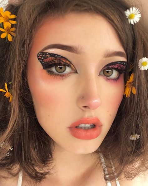 ✧ nina ✧ on Instagram: “Butterfly princess inspired by my lovely friend, @rob.tennent 🦋” Nina Demont, Beautiful Halloween Makeup, Makeup 2016, Brown Contact Lenses, Butterfly Face Paint, Butterfly Princess, Artsy Makeup, Butterfly Eyes, Butterfly Makeup