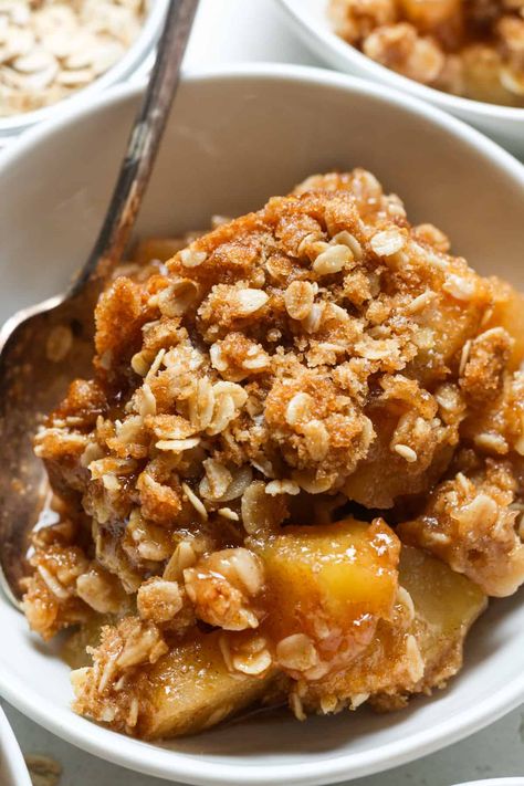 Gluten Free Apple Crisp - Organically Addison Dairy Free Apple Crisp, Apple Crisp No Oats, Gluten Free Apple Crumble, Gluten Free Crisps, Organically Addison, Healthy Apple Crisp, Gluten Free Apple Crisp, Gluten Free Apple, Gluten Free Thanksgiving