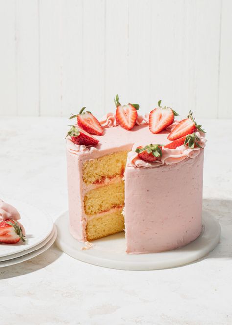 Vanilla Cake with Strawberry Filling - Style Sweet Vanilla Cake Strawberry Filling, Strawberry Cake For Baby Girl, Small Strawberry Cake, Small Cake Recipe, Strawberry And Vanilla Cake, Strawberry Themed Cake, Vanilla Cake With Strawberries, Vanilla Strawberry Cake, Vanilla Cake With Strawberry Filling