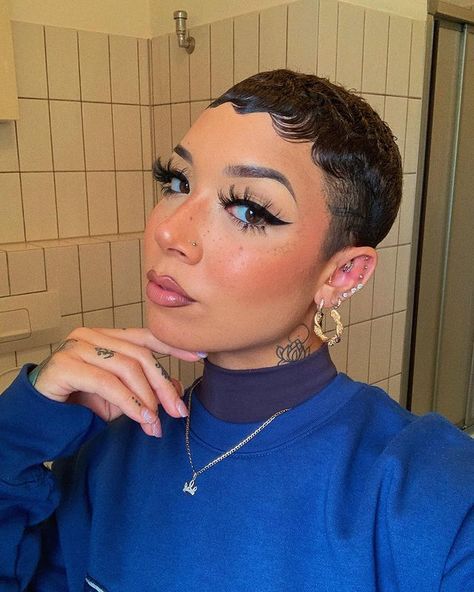 | JASMINE — BADJASS | (@jastanae) • Instagram photos and videos Buzz Cuts For Women, Fade Haircut Women, Big Chop Natural Hair, Finger Waves Short Hair, Curling Straight Hair, Buzz Cuts, Haircut Women, Cut Life, Finger Waves